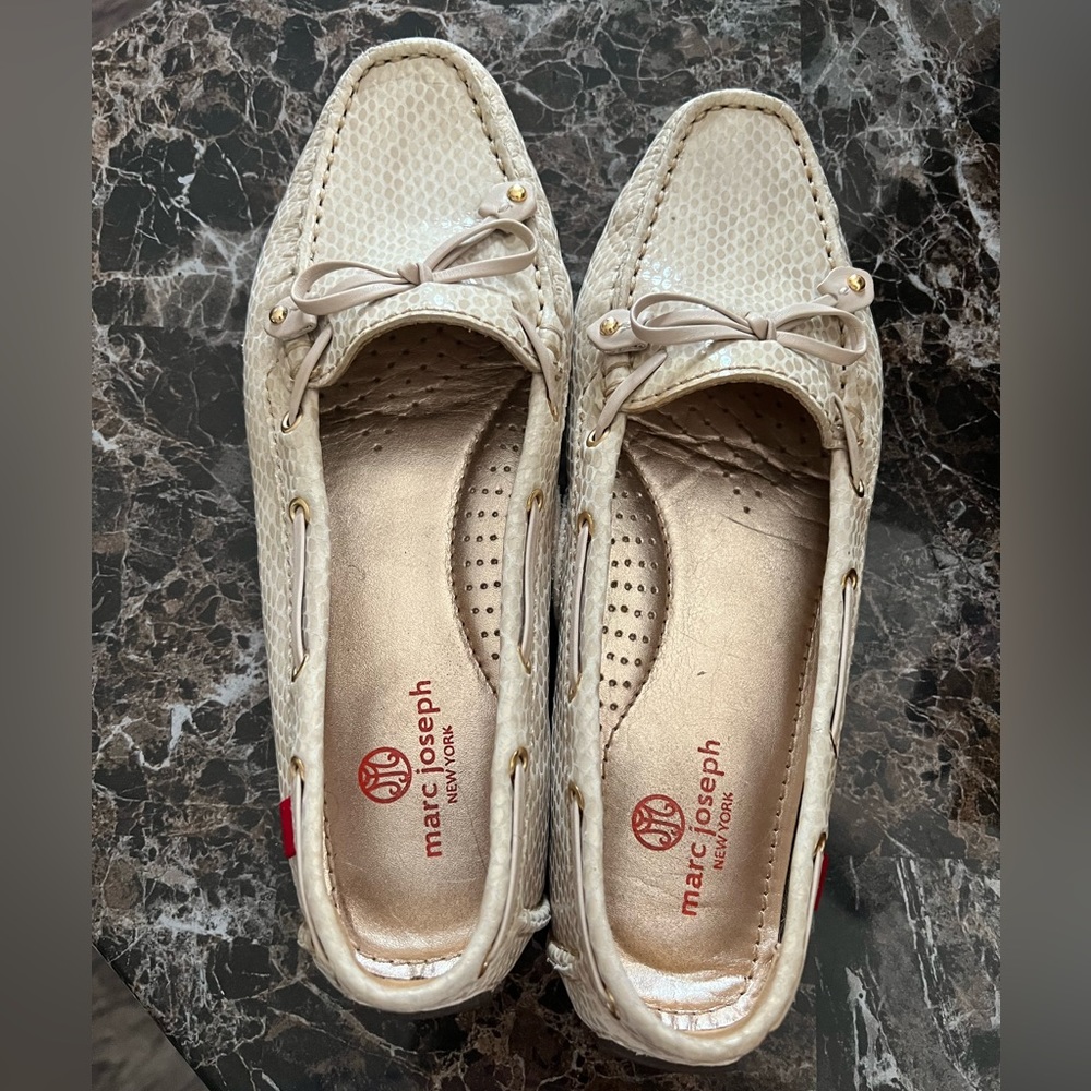 MARC JOSEPH CYPRESS HILL 8.5 LOAFER LTHR PORCELAIN SNAKE CUSHION ARCH